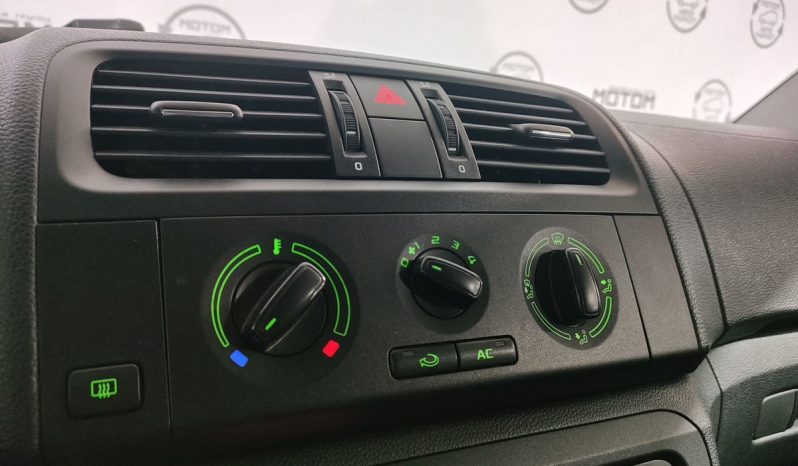 Skoda Fabia, 2012 full