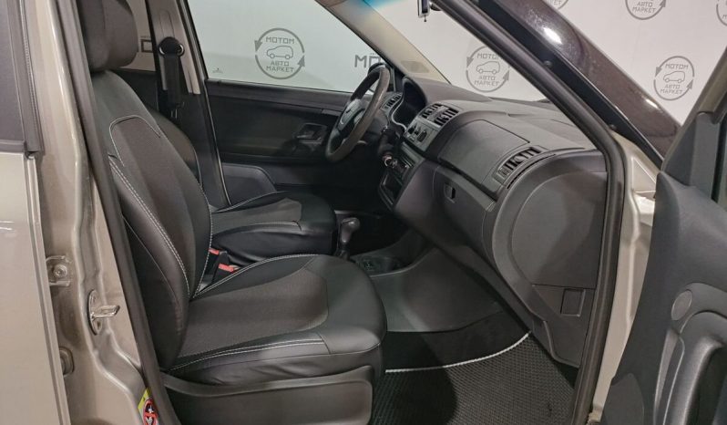 Skoda Fabia, 2012 full