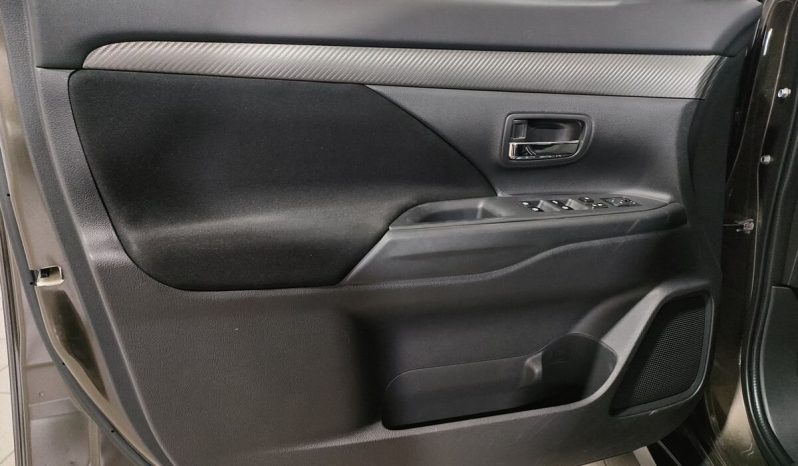 Mitsubishi Outlander, 2015 full
