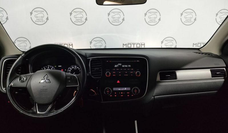 Mitsubishi Outlander, 2015 full