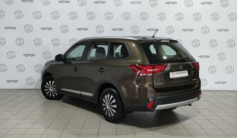 Mitsubishi Outlander, 2015 full