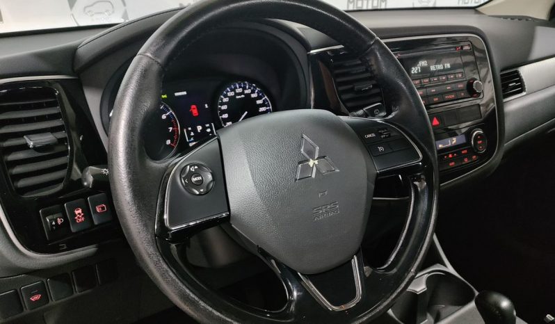 Mitsubishi Outlander, 2015 full