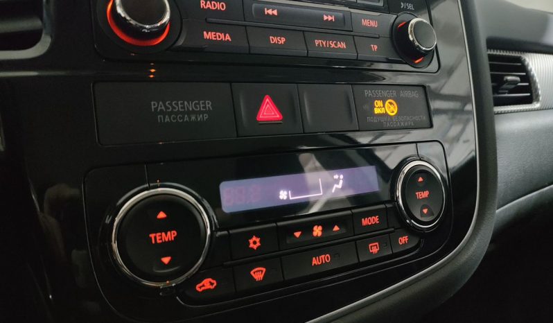 Mitsubishi Outlander, 2015 full