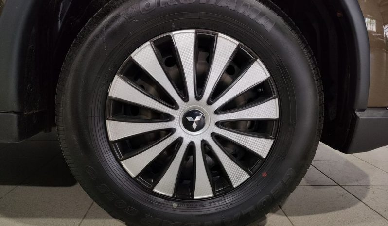 Mitsubishi Outlander, 2015 full