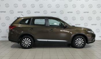 Mitsubishi Outlander, 2015 full