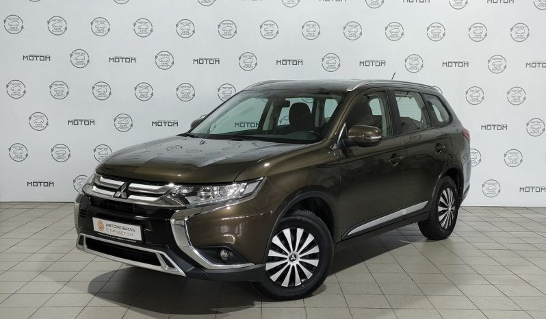 Mitsubishi Outlander, 2015 full