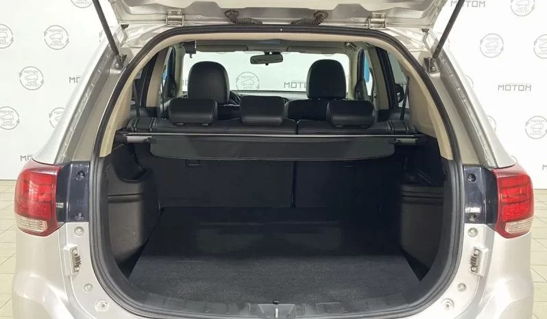 Mitsubishi Outlander, 2016 full