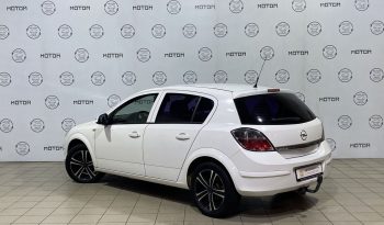 Opel Astra, 2011 full