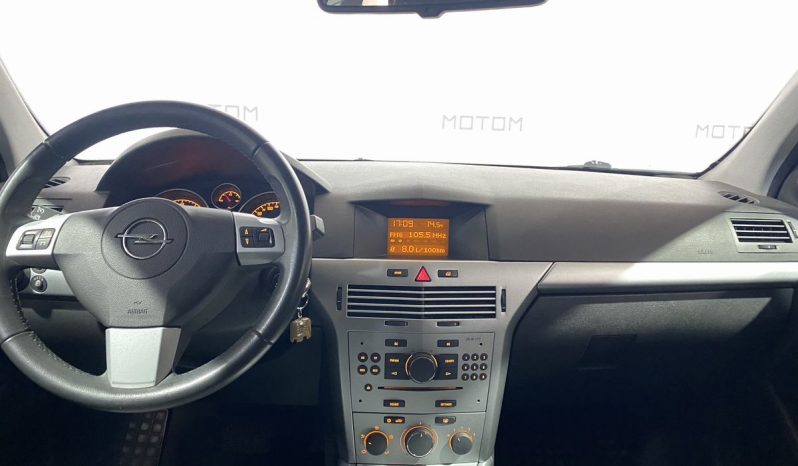 Opel Astra, 2011 full