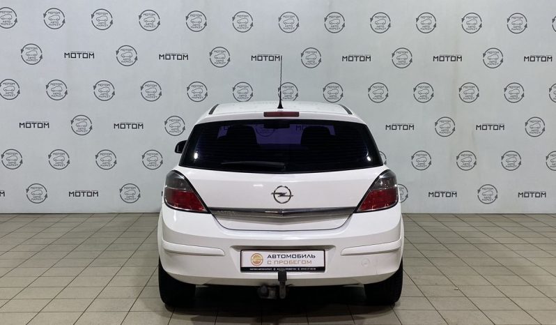 Opel Astra, 2011 full