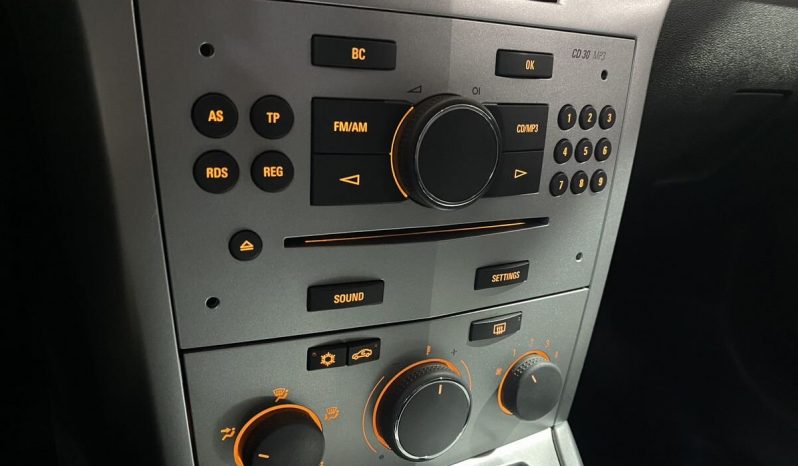 Opel Astra, 2011 full