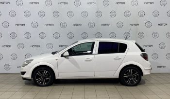 Opel Astra, 2011 full