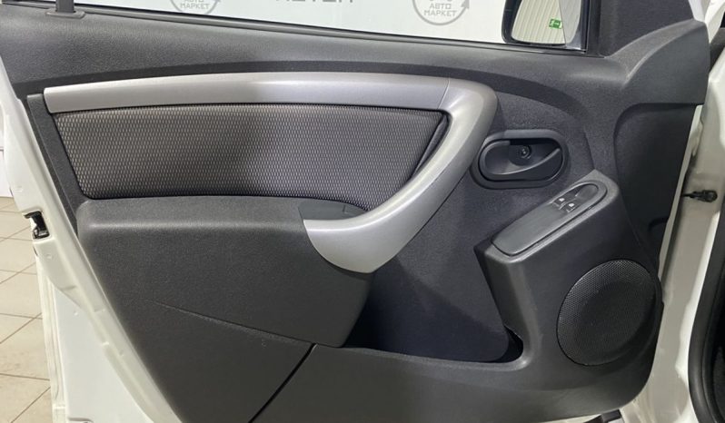 Renault Duster, 2012 full