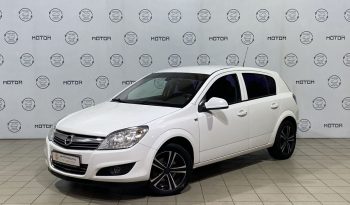Opel Astra, 2011 full