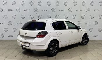 Opel Astra, 2011 full