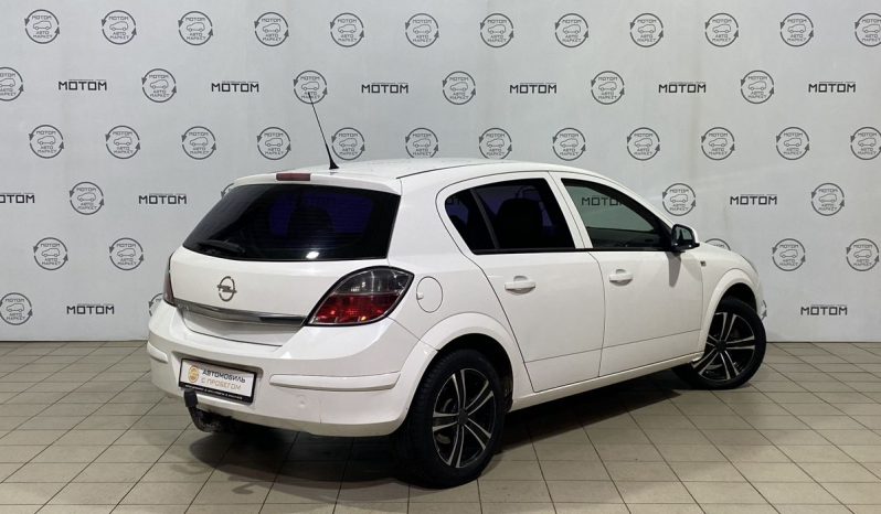 Opel Astra, 2011 full