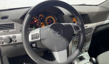 Opel Astra, 2011 full