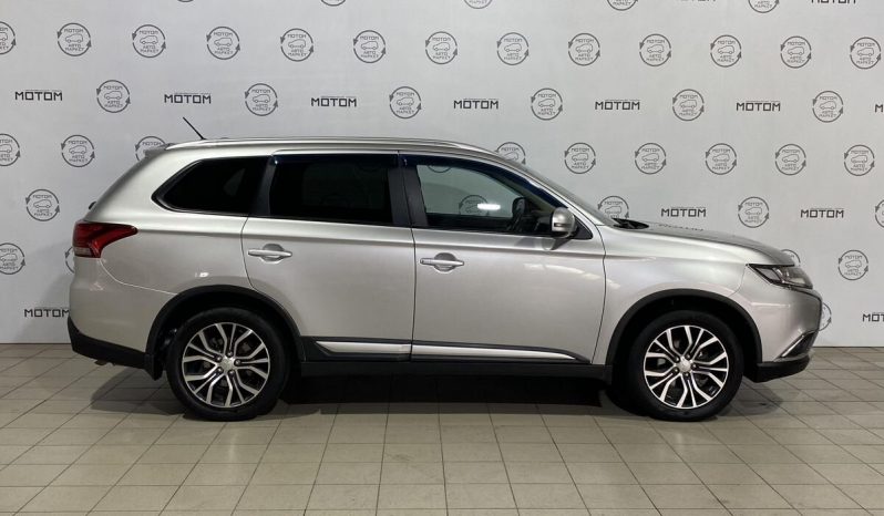 Mitsubishi Outlander, 2016 full