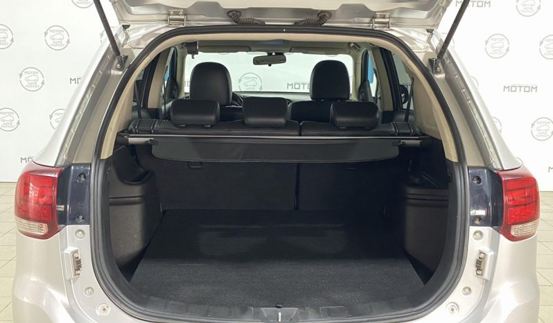 Mitsubishi Outlander, 2016 full