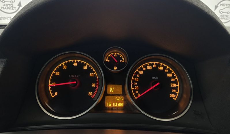 Opel Astra, 2011 full