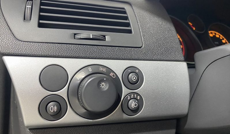 Opel Astra, 2011 full