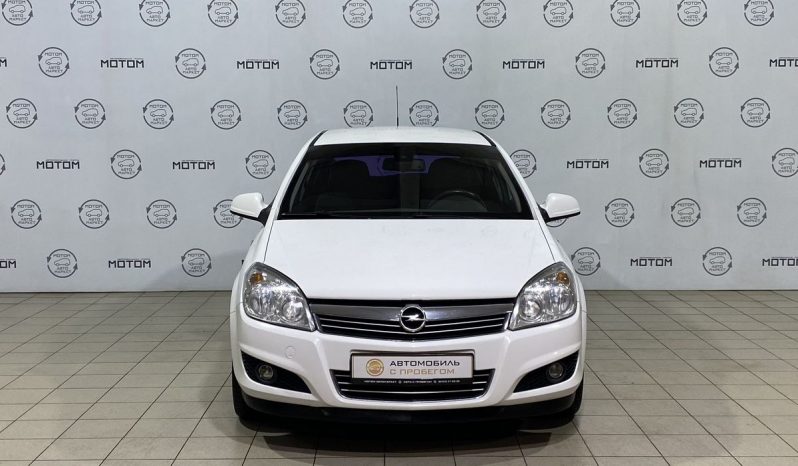 Opel Astra, 2011 full