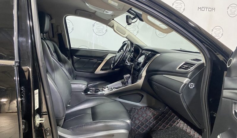 Mitsubishi Pajero Sport, 2017 full