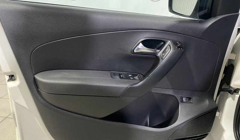 Volkswagen Polo, 2011 full