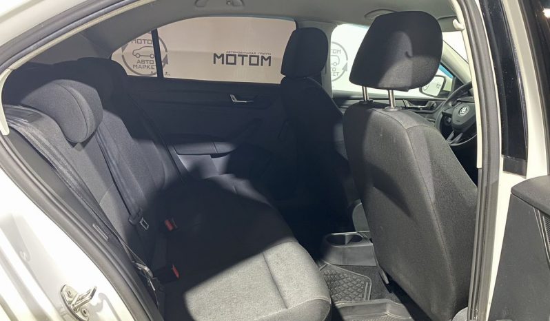 Skoda Rapid, 2017 full