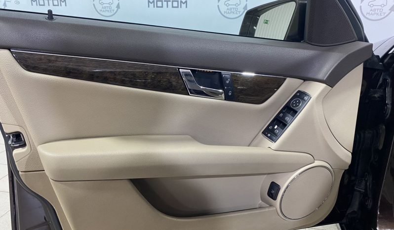 Mercedes-Benz C-Класс, 2010 full