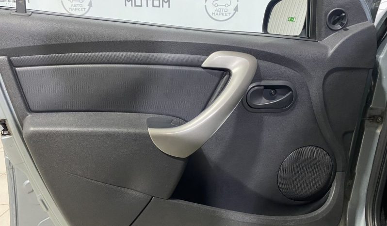 Renault Logan, 2011 full