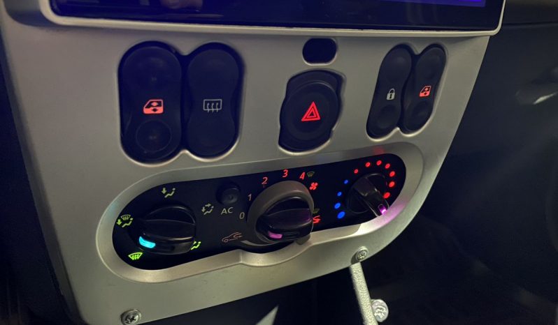 Renault Logan, 2011 full