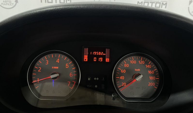 Renault Logan, 2013 full