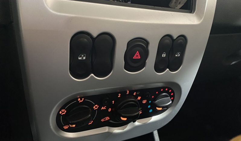 Renault Logan, 2013 full