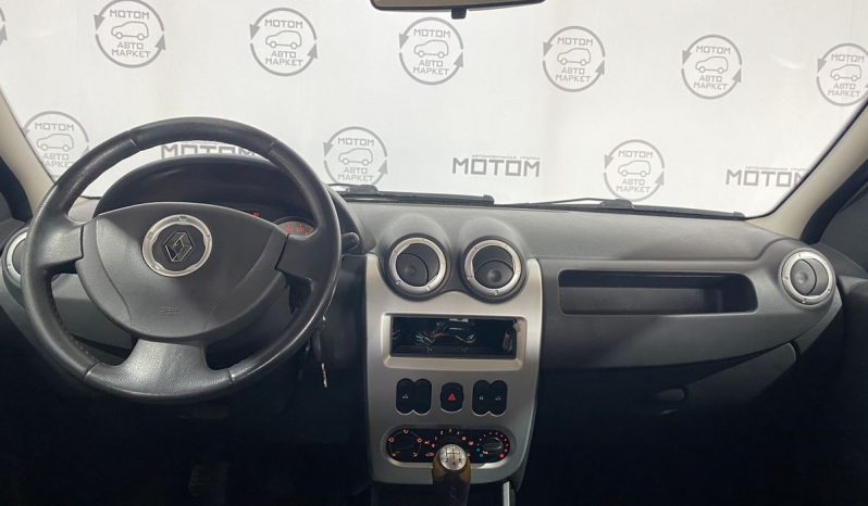 Renault Logan, 2013 full