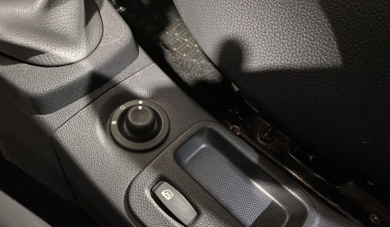 Renault Logan, 2013 full